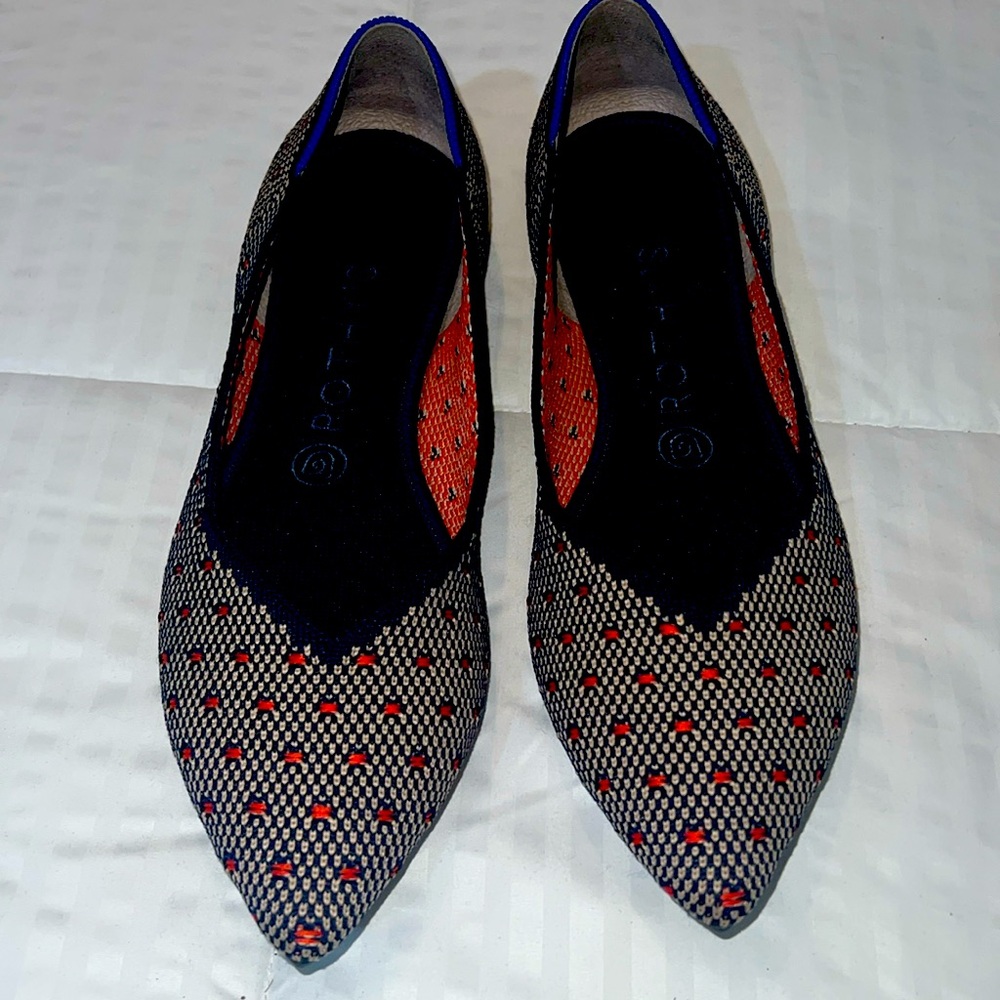 Rothy’s size 9 points in navy with orange accents